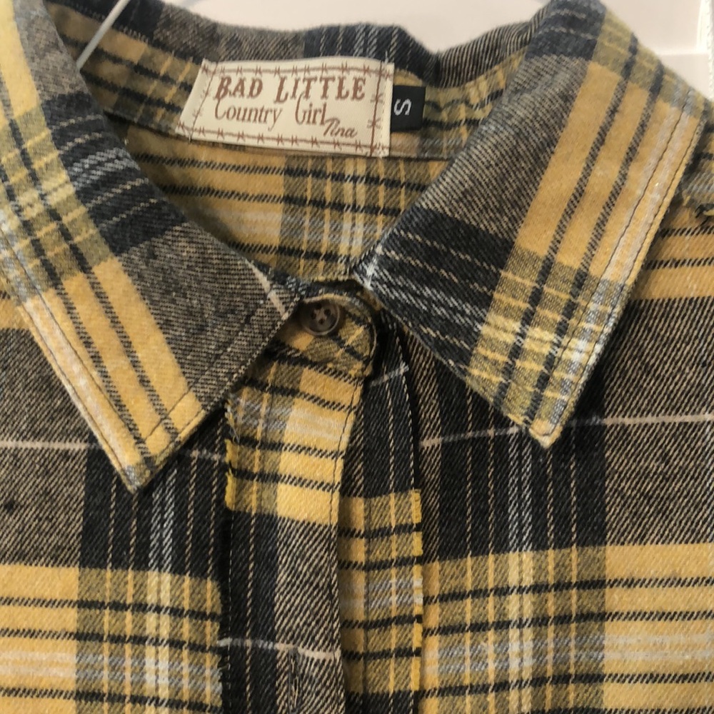 Cute Flannel top - Picture 2 of 2